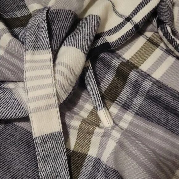 David & Young | Plaid Shawl Wrap - Picture 6 of 8